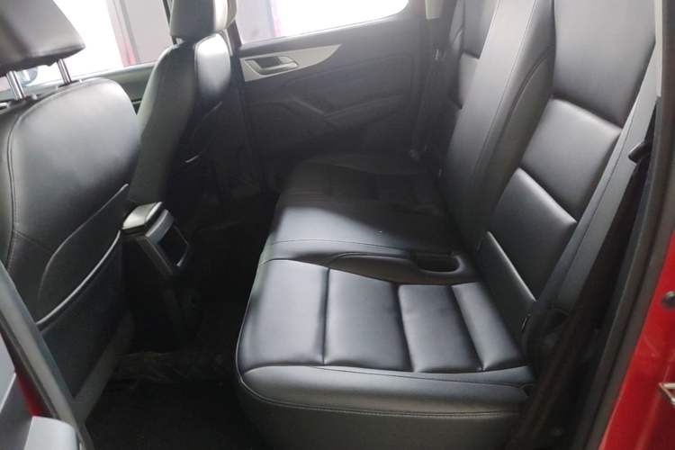 Used Great Wall Poer 2021 2.0T Commercial Version Manual Diesel Two-Wheel Drive Elite Standard Box GW4D20M Left Rear Seat