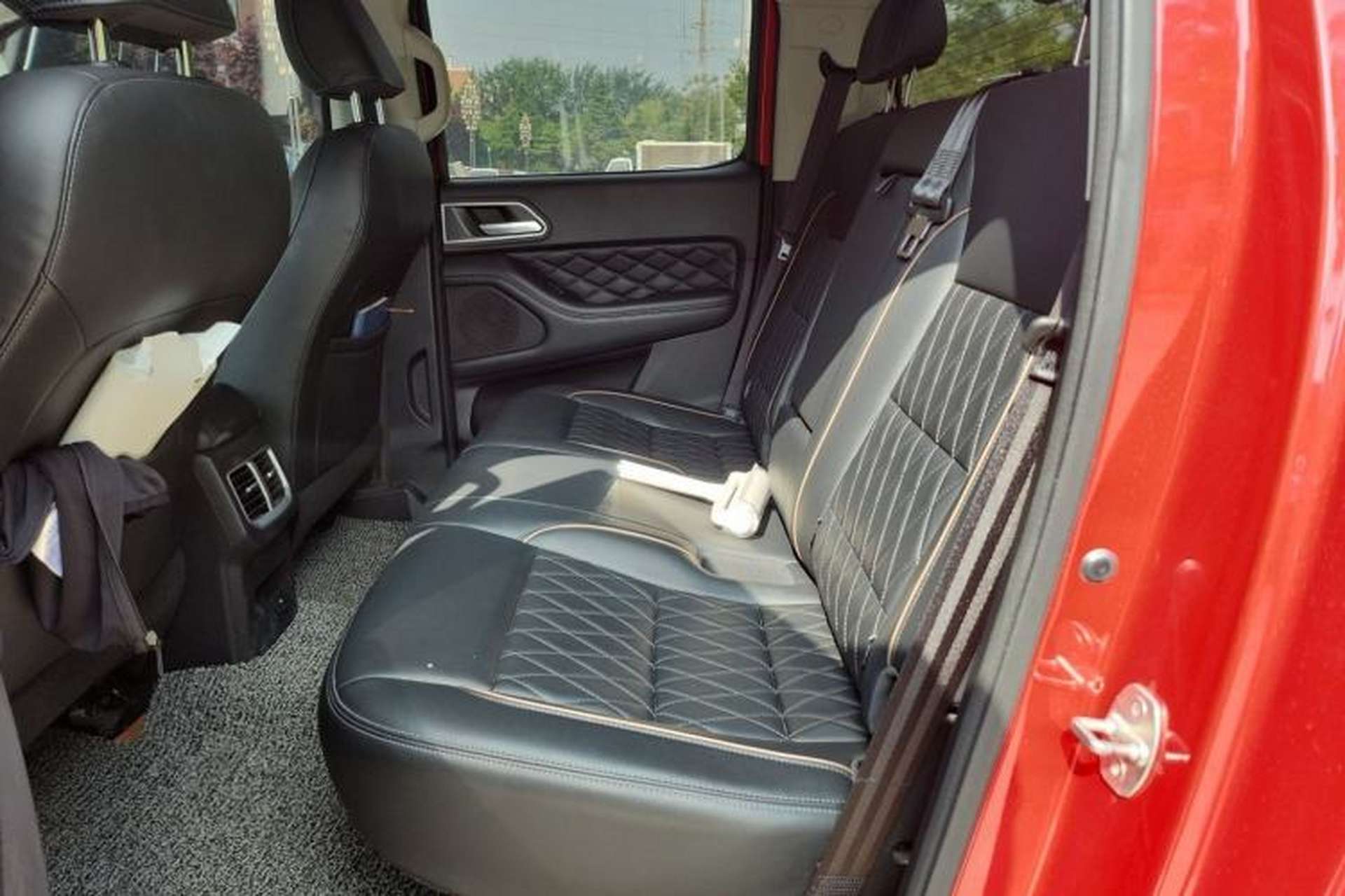 Used Great Wall Poer 2021 2.0T Global Version Automatic Diesel 4x4 Comfort Trim Standard Box GW4D20M Left Rear Seat