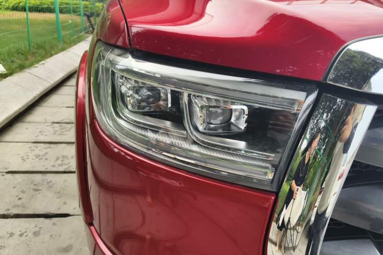 Used Great Wall Poer 2021 2.0T Global Version Passenger Automatic Diesel Two-Wheel Drive Comfort Trim Standard Cab GW4D20M Right Front Headlight