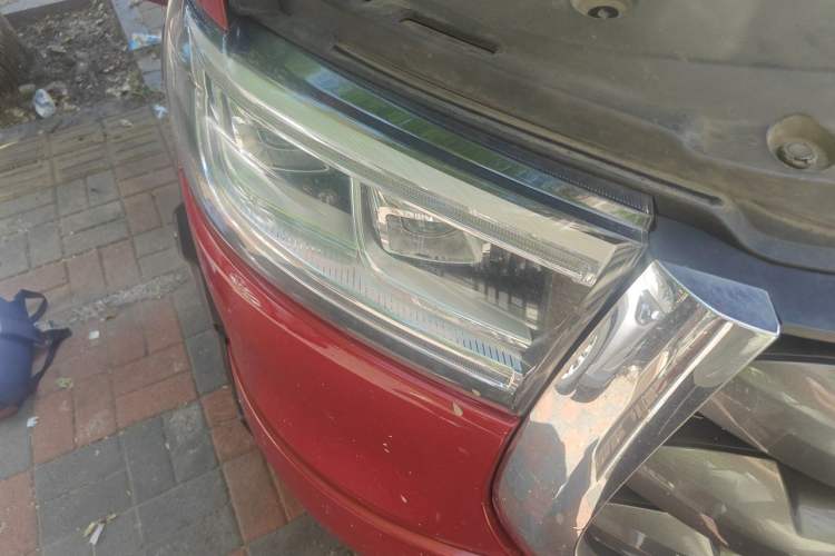 Used Great Wall Poer 2021 2.0T Global Version Automatic Gasoline 4x4 Comfort Trim Standard Cab GW4C20B Right Front Headlight