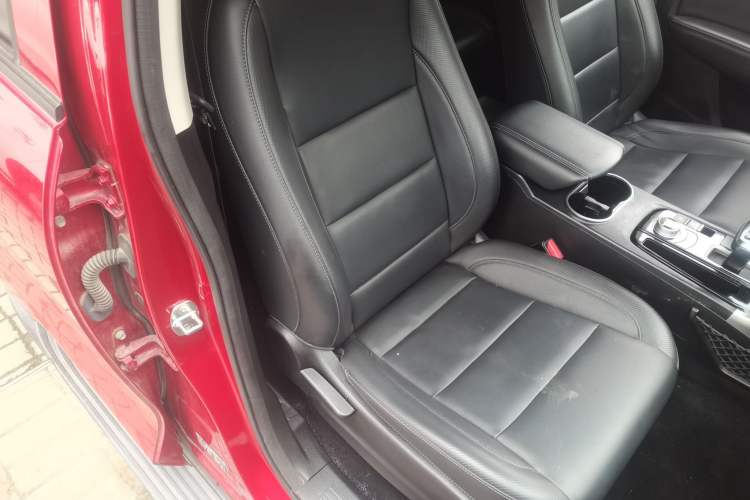 Used Great Wall Poer 2021 2.0T Commercial Version Automatic Gasoline Two-Wheel Drive Elite Trim with Long Bed – GW4C20B Right Front Seat