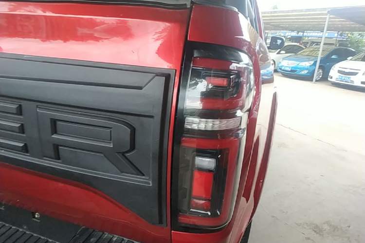 Used Great Wall Poer 2021 2.0T Global Version Automatic Diesel 4x4 Sporty Standard Cab GW4D20M Right Rear Taillight