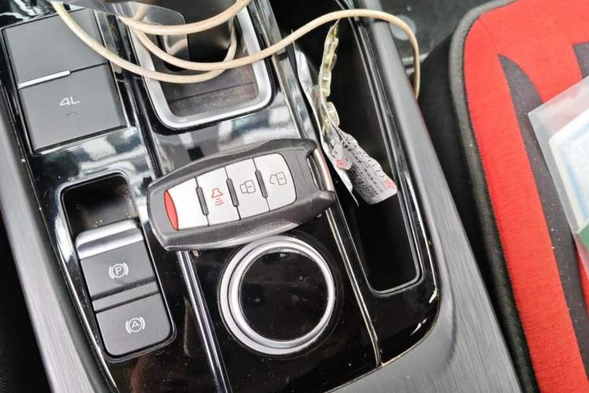 Used Great Wall Poer 2021 2.0T Commercial Version Automatic Gasoline 4x4 Elite Trim with Long Bed – GW4C20B Vehicle Key