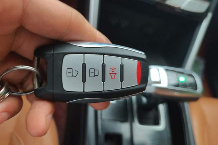 Used Great Wall Poer 2021 2.0T Commercial Version Automatic Diesel Two-Wheel Drive Elite Trim with Long Bed – GW4D20M Vehicle Key