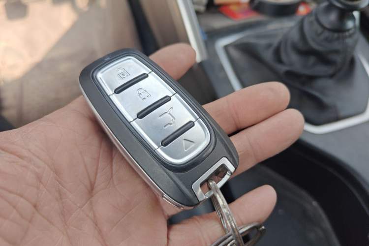 Used Great Wall Poer 2021 2.0T Commercial Version Manual Diesel Two-Wheel Drive Elite Long-Box GW4D20M Vehicle Key