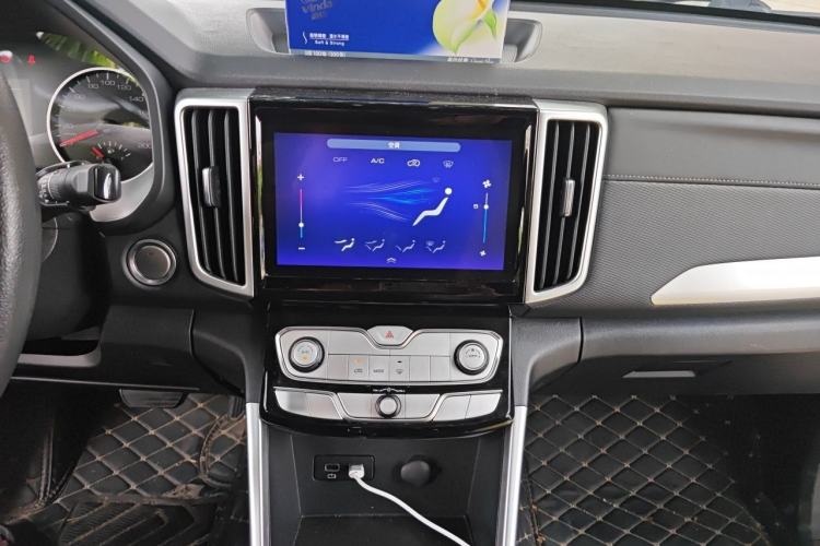 Used Great Wall Poer 2021 2.0T Commercial Version Automatic Diesel Two-Wheel Drive Elite Trim with Long Bed – GW4D20M Audio And AC Panel
