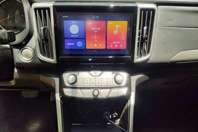 Used Great Wall Poer 2021 2.0T Commercial Version Automatic Diesel 4x4 Elite Long-Box GW4D20M Audio And AC Panel