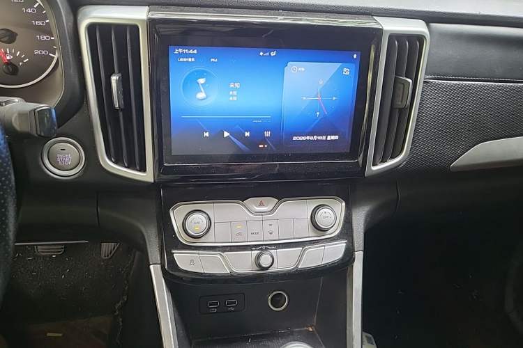 Used Great Wall Poer 2021 2.0T Commercial Version Manual Transmission Gasoline Two-Wheel Drive Elite Trim with Long Bed – GW4C20B Audio And AC Panel