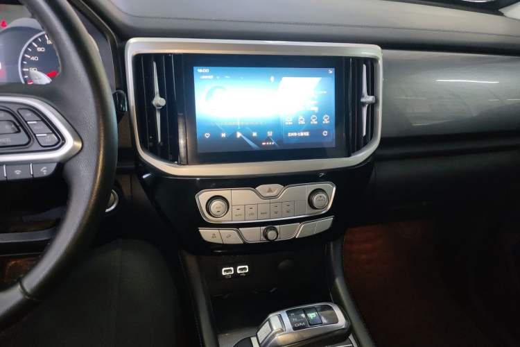 Used Great Wall Poer 2021 2.0T Global Version Automatic Gasoline 4x4 Comfort Trim Standard Cab GW4C20B Audio And AC Panel