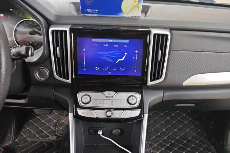 Used Great Wall Poer 2021 2.0T Commercial Version Automatic Diesel Two-Wheel Drive Elite Trim with Long Bed – GW4D20M Audio And AC Panel