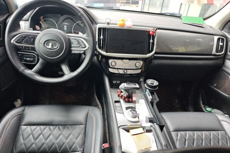 Used Great Wall Poer 2021 2.0T Global Version Passenger Automatic Diesel Two-Wheel Drive Comfort Trim Standard Cab GW4D20M Center Console