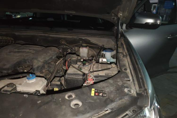 Used Great Wall Poer 2021 2.0T Commercial Version Manual Diesel Two-Wheel Drive Elite Long-Box GW4D20M Engine Bay Left