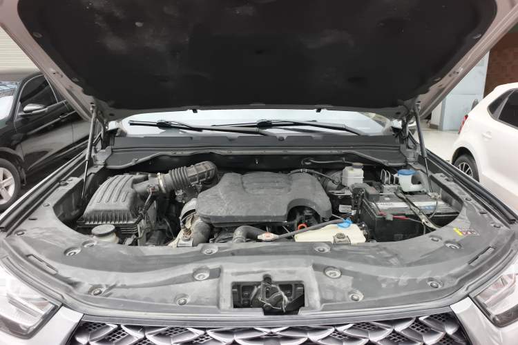 Used Great Wall Poer 2021 2.0T Commercial Version Manual Diesel 4x4 Elite Long-Box GW4D20M Engine Bay