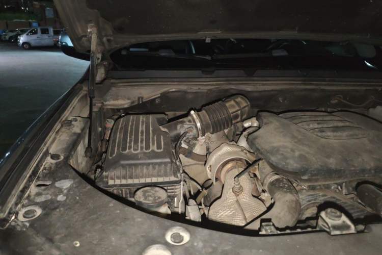 Used Great Wall Poer 2021 2.0T Commercial Version Manual Diesel Two-Wheel Drive Elite Long-Box GW4D20M Engine Bay Right