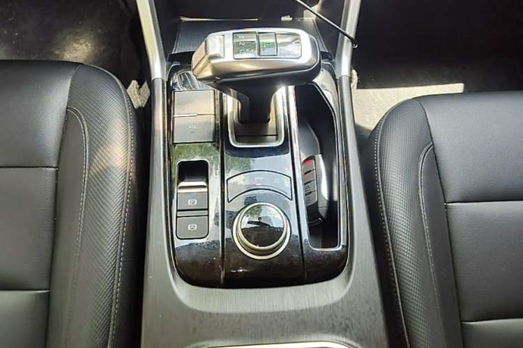 Used Great Wall Poer 2021 2.0T Commercial Version Automatic Diesel 4x4 Elite Long-Box GW4D20M Gear Lever