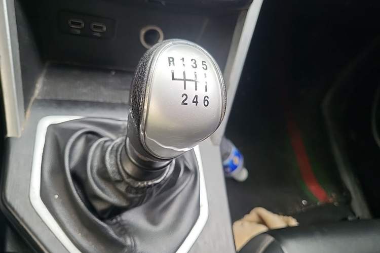 Used Great Wall Poer 2021 2.0T Commercial Version Manual Transmission Gasoline Two-Wheel Drive Elite Trim with Long Bed – GW4C20B Gear Lever