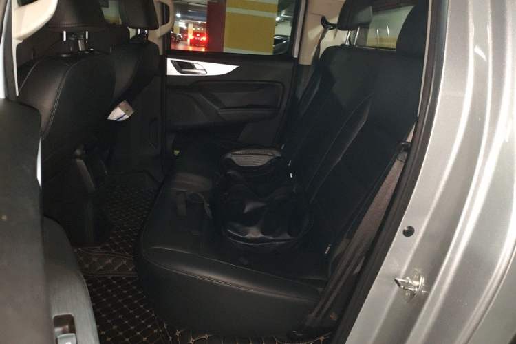 Used Great Wall Poer 2021 2.0T Commercial Version Automatic Diesel 4x4 Elite Long-Box GW4D20M Interior 4