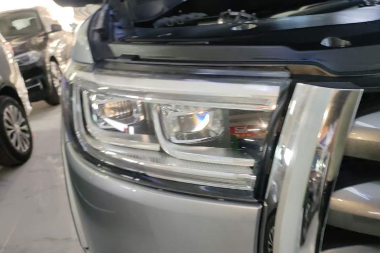 Used Great Wall Poer 2021 2.0T Global Version Automatic Gasoline 4x4 Comfort Trim Standard Cab GW4C20B Right Front Headlight