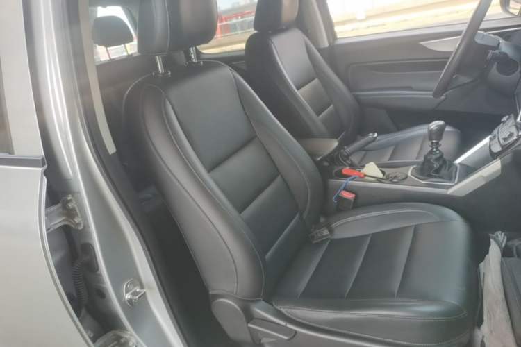Used Great Wall Poer 2021 2.0T Commercial Version Manual Diesel Two-Wheel Drive Elite Long-Box GW4D20M Right Front Seat