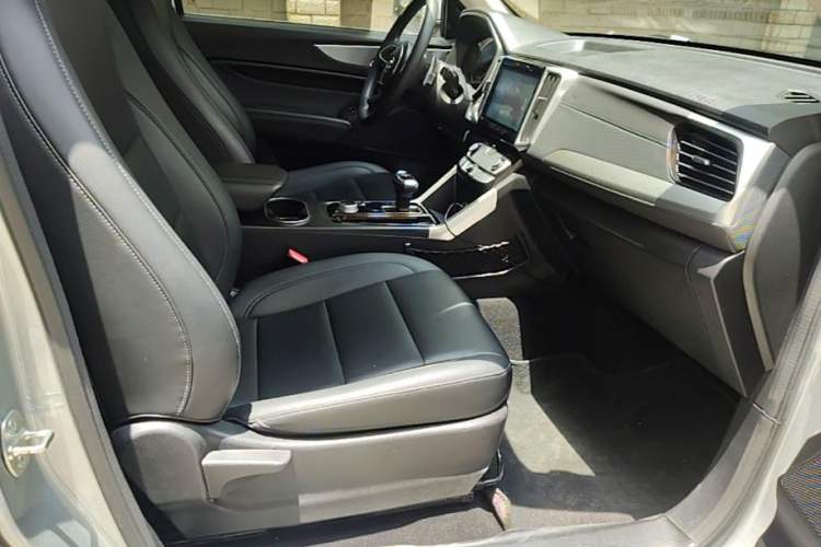Used Great Wall Poer 2021 2.0T Commercial Version Automatic Diesel 4x4 Elite Long-Box GW4D20M Right Front Seat