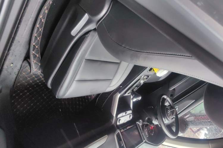 Used Great Wall Poer 2021 2.0T Commercial Version Automatic Diesel 4x4 Elite Long-Box GW4D20M Right Front Seat