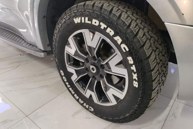 Used Great Wall Poer 2021 2.0T Global Version Automatic Gasoline 4x4 Comfort Trim Standard Cab GW4C20B Right Front Wheel Hub