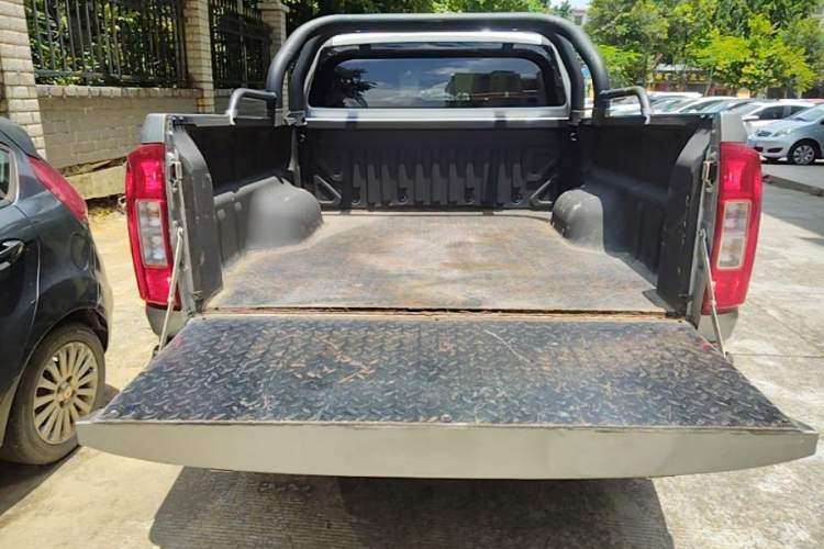 Used Great Wall Poer 2021 2.0T Commercial Version Automatic Diesel 4x4 Elite Long-Box GW4D20M Trunk