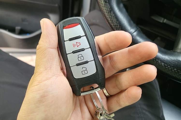 Used Great Wall Poer 2021 2.0T Commercial Version Manual Transmission Gasoline Two-Wheel Drive Elite Trim with Long Bed – GW4C20B Vehicle Key