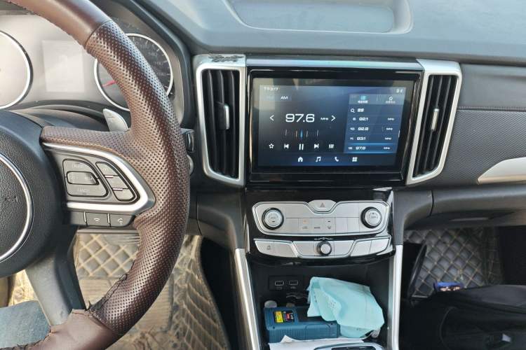 Used Great Wall Poer 2021 2.0T Commercial Version Automatic Diesel Two-Wheel Drive Elite Trim with Long Bed – GW4D20M Audio And AC Panel