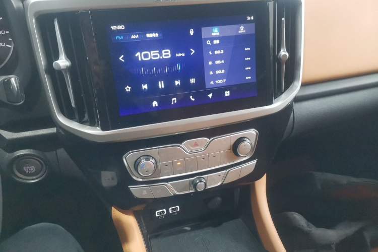 Used Great Wall Poer 2021 2.0T Global Version Automatic Diesel 4x4 Sporty Standard Cab GW4D20M Audio And AC Panel