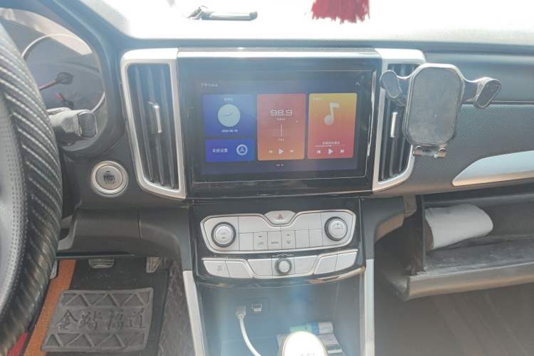 Used Great Wall Poer 2021 2.0T Commercial Version Manual Diesel 4x4 Elite Long-Box GW4D20M Audio And AC Panel