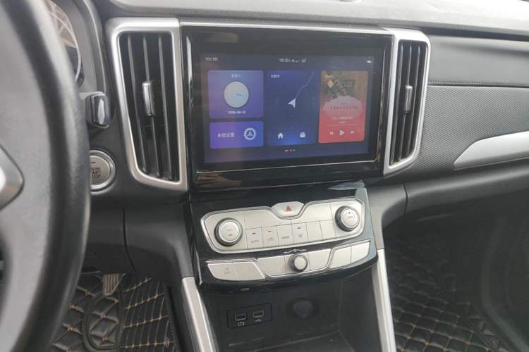 Used Great Wall Poer 2021 2.0T Commercial Version Automatic Diesel 4x4 Navigation-Type Standard Box GW4D20M Audio And AC Panel