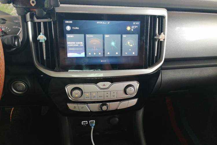 Used Great Wall Poer 2021 2.0T Global Version Automatic Gasoline 4x4 Comfort Trim Standard Cab GW4C20B Audio And AC Panel