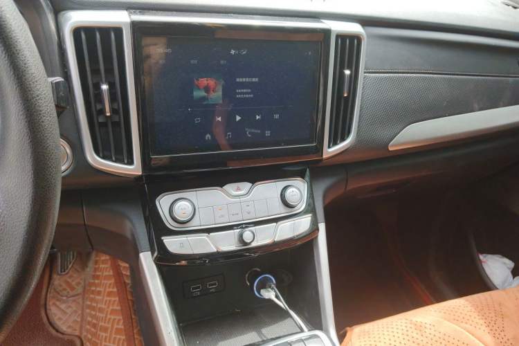 Used Great Wall Poer 2021 2.0T Commercial Version Manual Diesel 4x4 Elite Long-Box GW4D20M Audio And AC Panel
