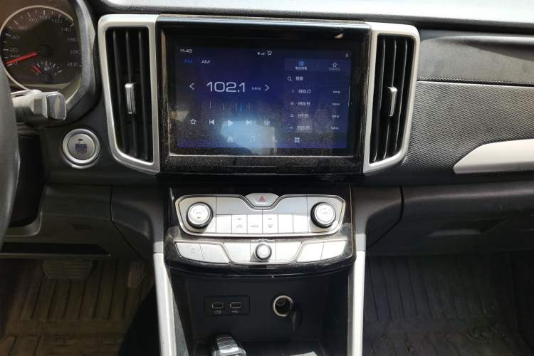 Used Great Wall Poer 2021 2.0T Commercial Version Automatic Diesel 4x4 Elite Long-Box GW4D20M Audio And AC Panel