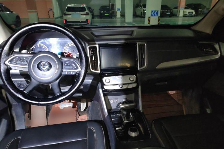 Used Great Wall Poer 2021 2.0T Commercial Version Automatic Diesel Two-Wheel Drive Elite Trim with Long Bed – GW4D20M Center Console