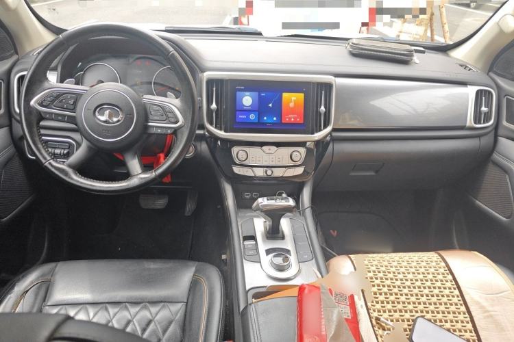 Used Great Wall Poer 2021 2.0T Global Version Passenger Automatic Diesel Two-Wheel Drive Comfort Trim Standard Cab GW4D20M Center Console