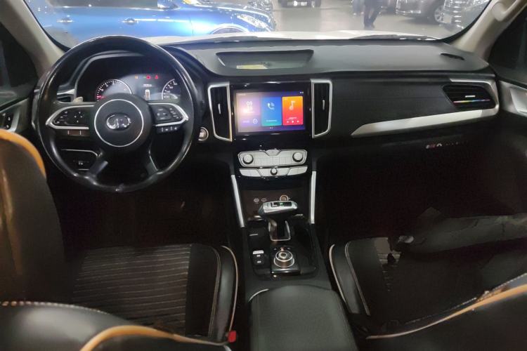 Used Great Wall Poer 2021 2.0T Commercial Version Automatic Gasoline 4x4 Elite Trim with Long Bed – GW4C20B Center Console