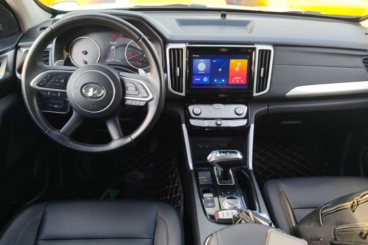 Used Great Wall Poer 2021 2.0T Commercial Version Automatic Diesel 4x4 Navigation-Type Standard Box GW4D20M Center Console
