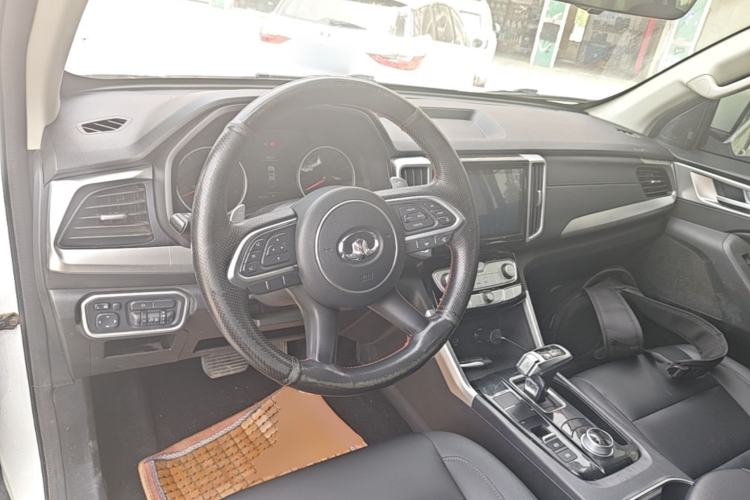 Used Great Wall Poer 2021 2.0T Commercial Version Automatic Diesel Two-Wheel Drive Elite Trim with Long Bed – GW4D20M Center Console
