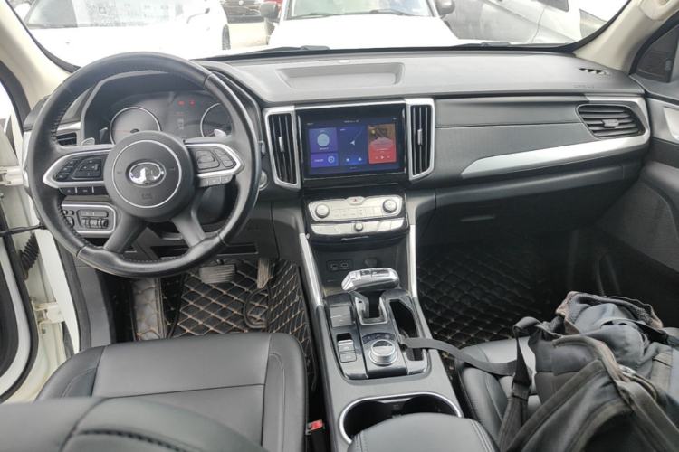 Used Great Wall Poer 2021 2.0T Commercial Version Automatic Diesel 4x4 Navigation-Type Standard Box GW4D20M Center Console
