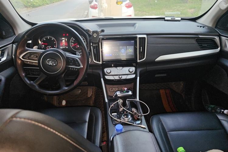Used Great Wall Poer 2021 2.0T Commercial Version Automatic Diesel 4x4 Elite Long-Box GW4D20M Center Console