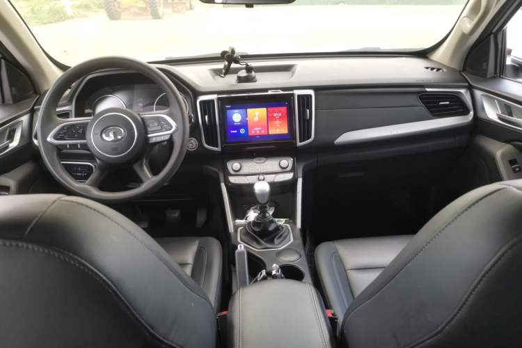 Used Great Wall Poer 2021 2.0T Commercial Version Manual Diesel Two-Wheel Drive Elite Long-Box GW4D20M Center Console