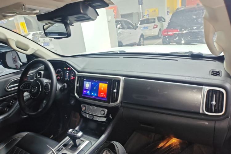 Used Great Wall Poer 2021 2.0T Global Version Automatic Gasoline 4x4 Comfort Trim Standard Cab GW4C20B Center Console
