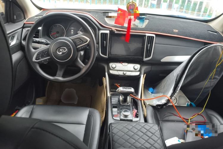 Used Great Wall Poer 2021 2.0T Commercial Version Automatic Diesel Two-Wheel Drive Elite Trim with Long Bed – GW4D20M Center Console