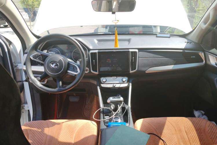 Used Great Wall Poer 2021 2.0T Commercial Version Manual Diesel 4x4 Elite Long-Box GW4D20M Center Console