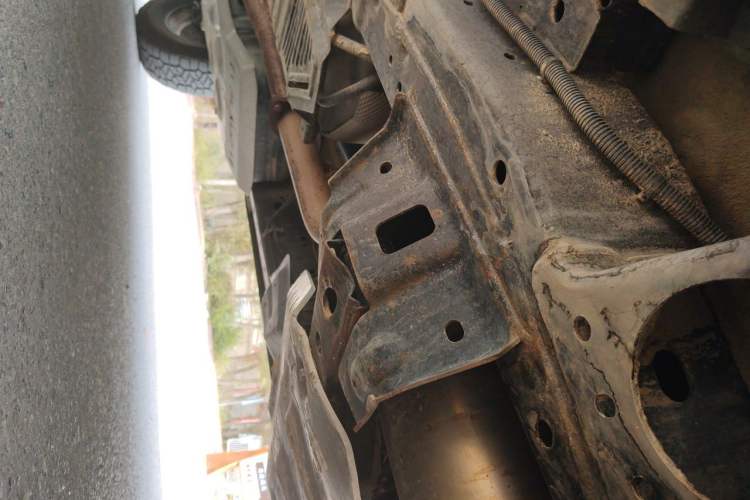 Used Great Wall Poer 2021 2.0T Commercial Version Manual Diesel 4x4 Elite Long-Box GW4D20M Chassis Front Right