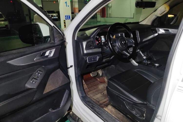 Used Great Wall Poer 2021 2.0T Commercial Version Automatic Diesel Two-Wheel Drive Elite Trim with Long Bed – GW4D20M Driver Seat