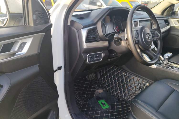Used Great Wall Poer 2021 2.0T Commercial Version Automatic Diesel 4x4 Navigation-Type Standard Box GW4D20M Driver Seat