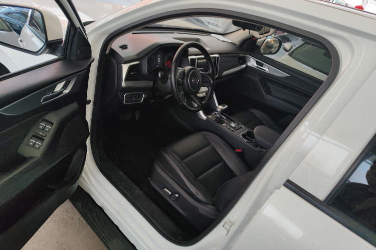 Used Great Wall Poer 2021 2.0T Commercial Version Automatic Diesel 4x4 Navigation-Type Standard Box GW4D20M Driver Seat